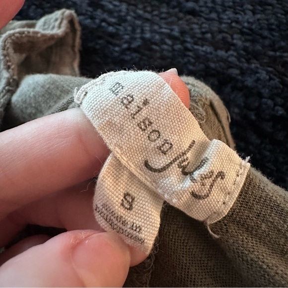 Green Long Sleeve Pocket Tee | Subtle V Neck - Picture 7 of 8